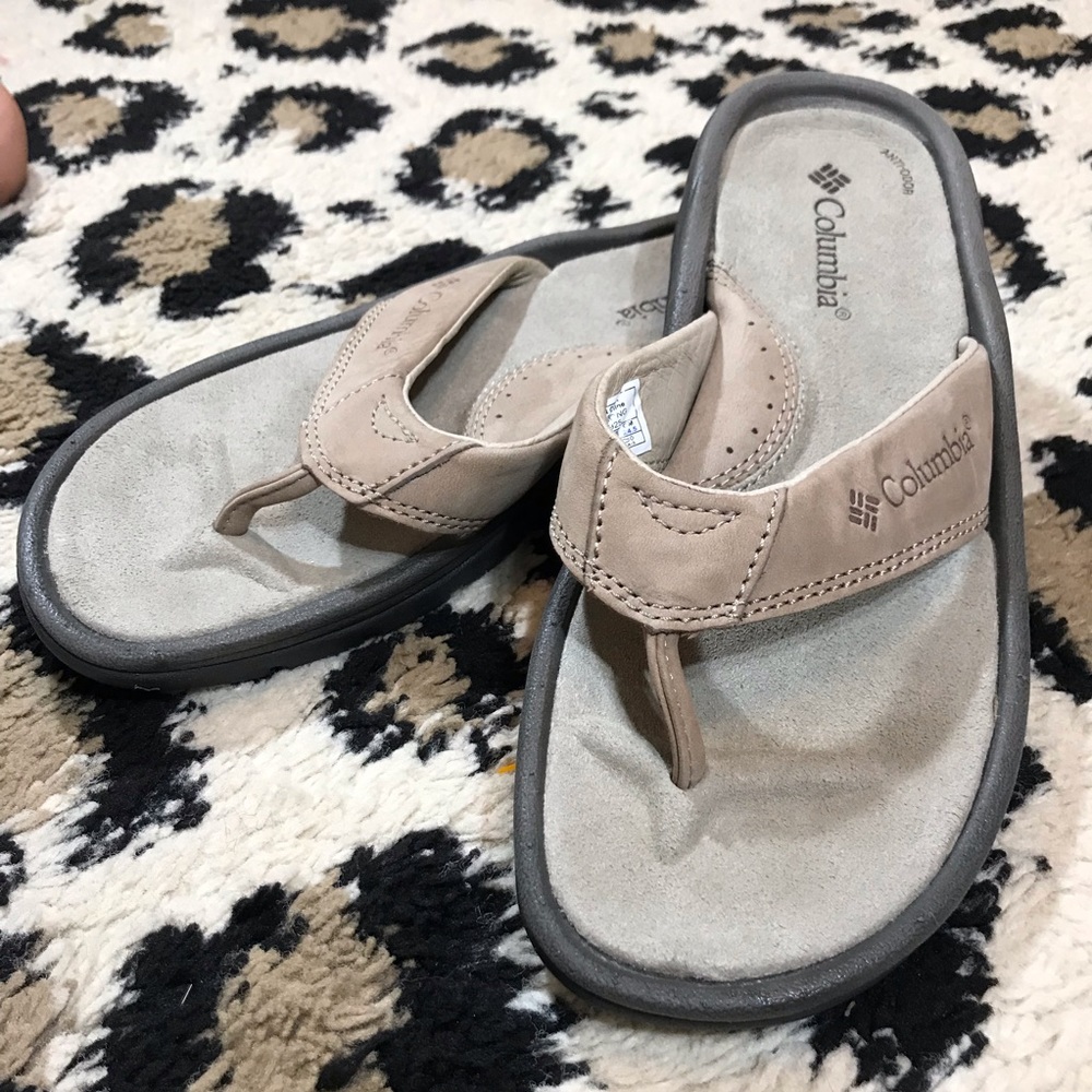 Columbia - flip flop sandals - women’s-  Sz 8